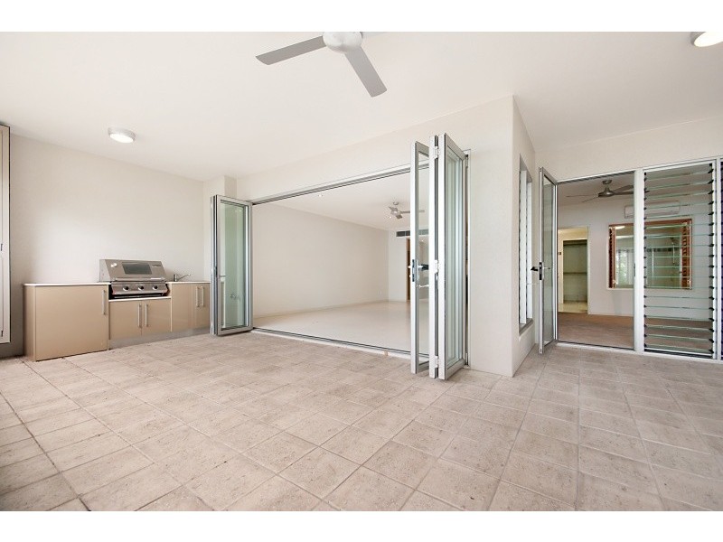 79-83 Williams Esplanade, Palm Cove QLD 4879