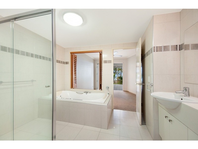 79-83 Williams Esplanade, Palm Cove QLD 4879