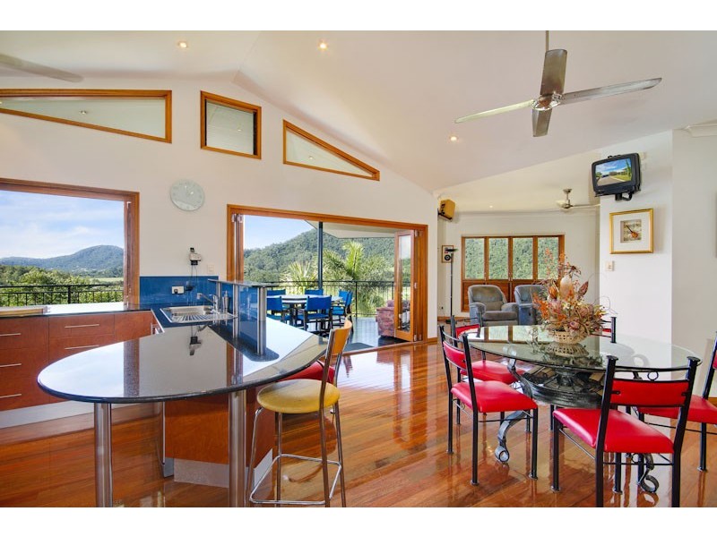 8 Kirrima Court, Redlynch QLD 4870