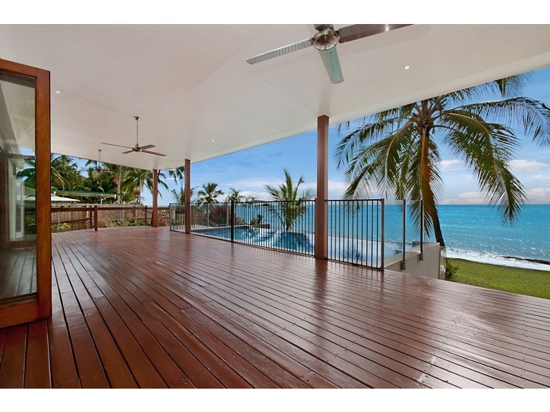 8 Hibiscus Lane, Holloways Beach QLD 4878