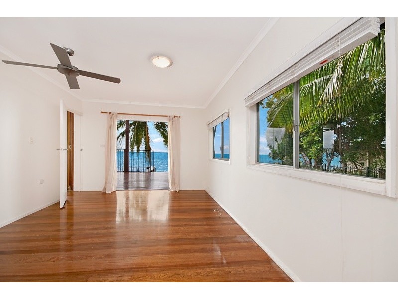 8 Hibiscus Lane, Holloways Beach QLD 4878