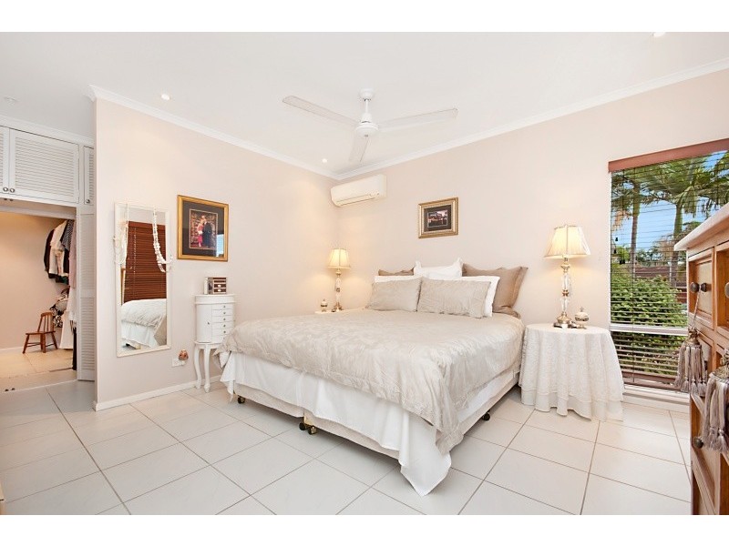 7 Woodmont Place, Mooroobool QLD 4870