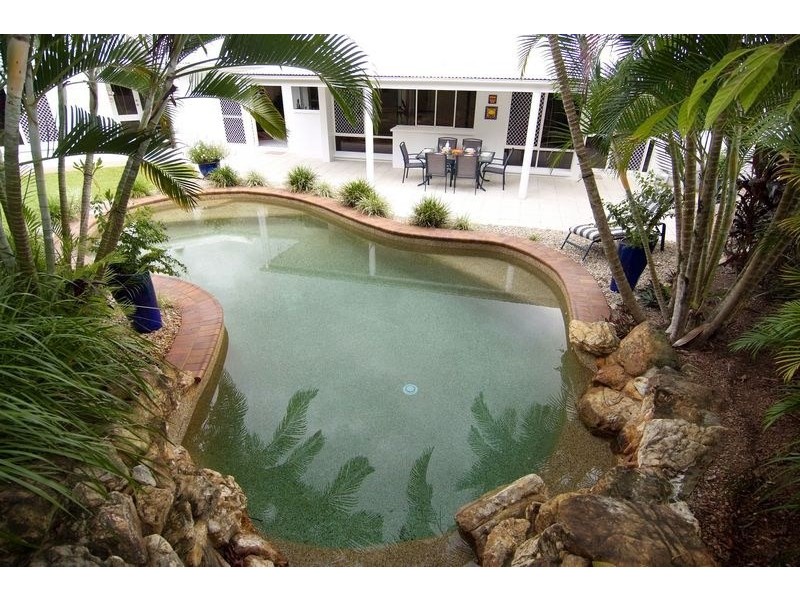 7 Woodmont Place, Mooroobool QLD 4870