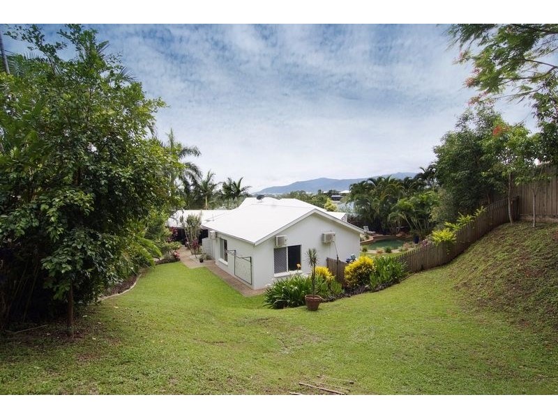 7 Woodmont Place, Mooroobool QLD 4870