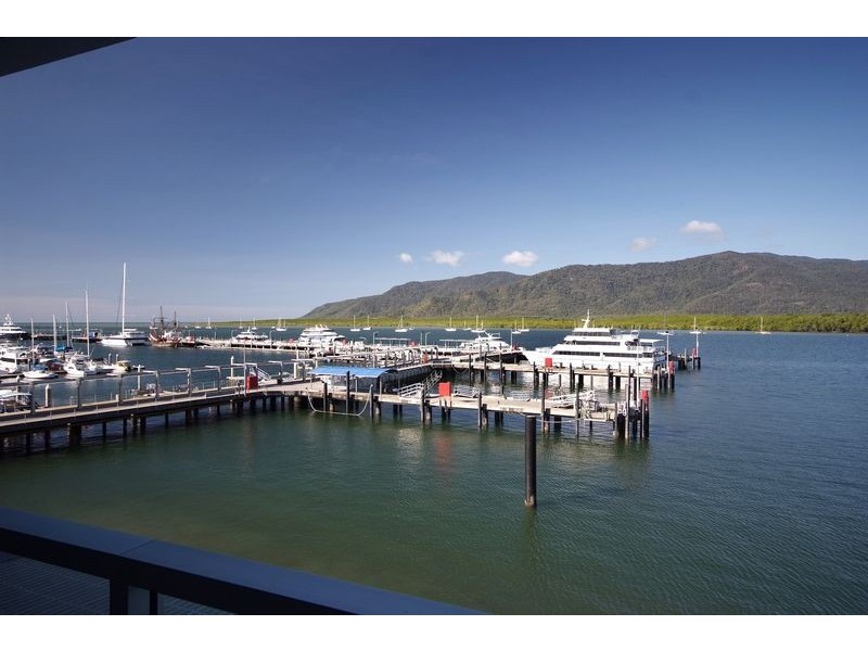 Unit 304 / 305/1 Marlin Parade, Cairns City QLD 4870