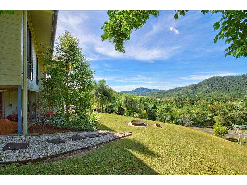 8 Kirrima Court, Redlynch QLD 4870