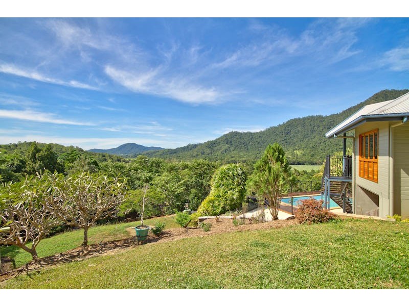 8 Kirrima Court, Redlynch QLD 4870