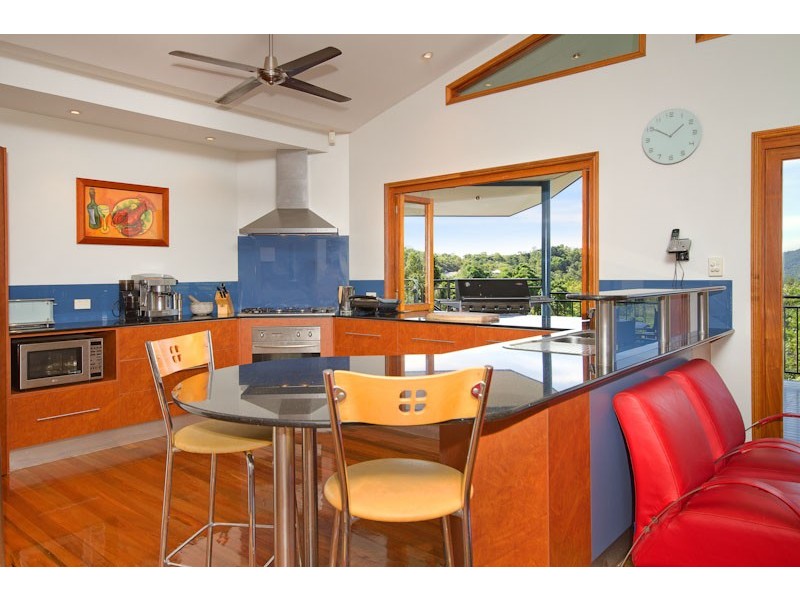 8 Kirrima Court, Redlynch QLD 4870