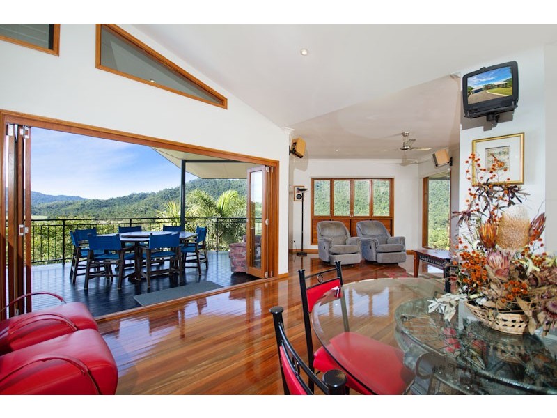 8 Kirrima Court, Redlynch QLD 4870