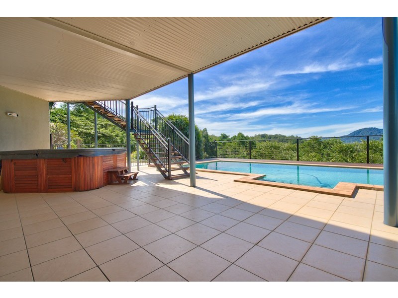 8 Kirrima Court, Redlynch QLD 4870