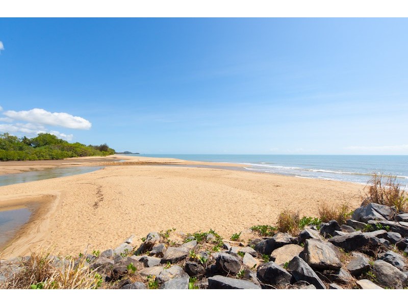 259 – 263  O’Shea Esplanade, Machans Beach QLD 4878