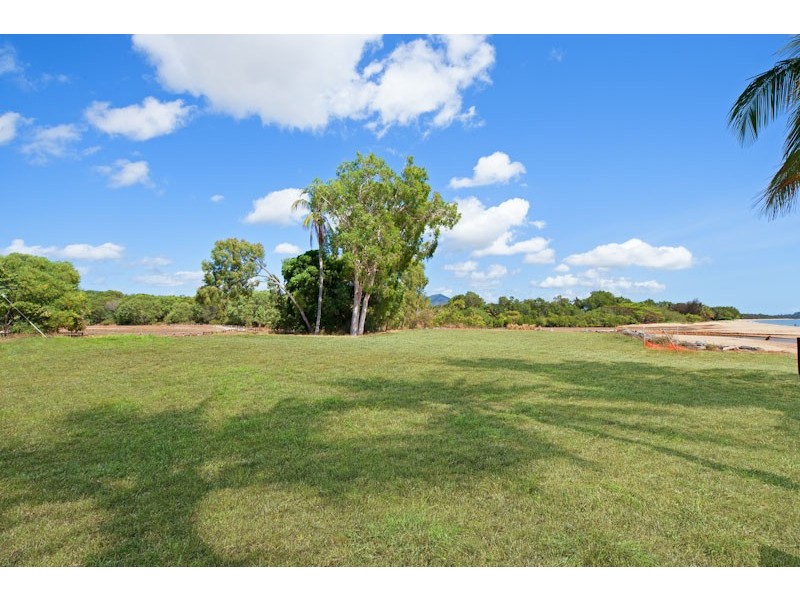 259 – 263  O’Shea Esplanade, Machans Beach QLD 4878