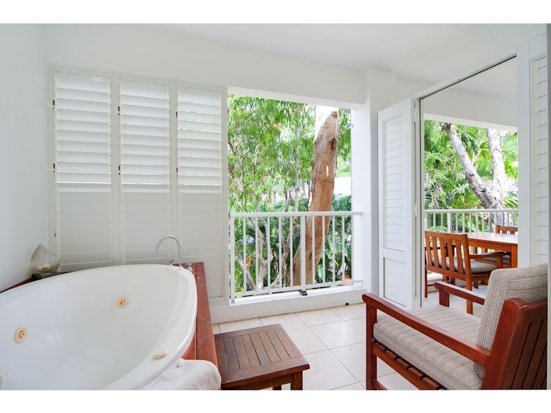 123 Williams Esplanade, Palm Cove QLD 4879