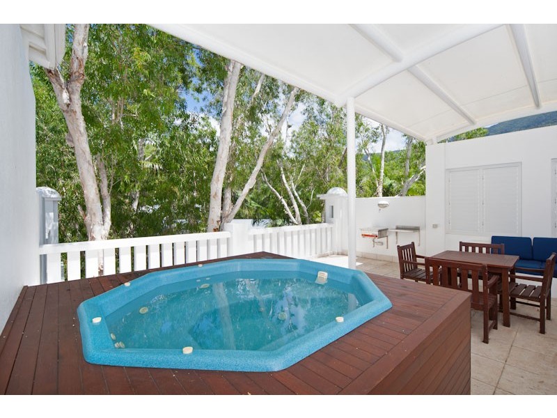 123 Williams Esplanade, Palm Cove QLD 4879