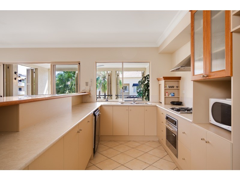 Unit 913/2 Greenslopes Street, Cairns North QLD 4870