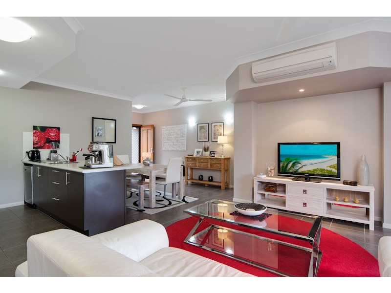 Unit 3/1766 Captain Cook Highway, Clifton Beach QLD 4879