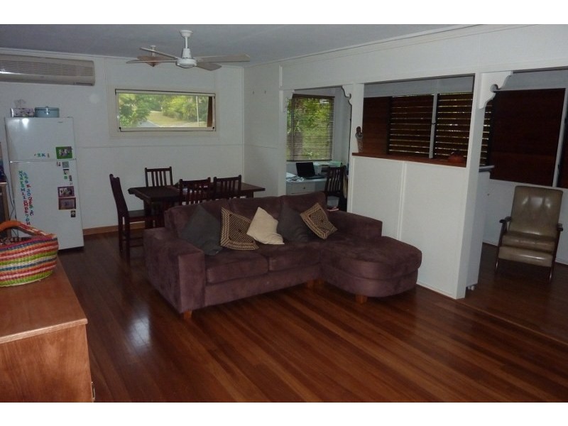 11 Avon Street Street, Stratford QLD 4870