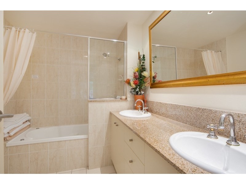 Unit 1610/2 Greenslopes Street, Cairns QLD 4870