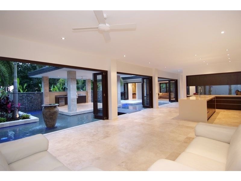 2 / 2 – 12 Reef Street, Port Douglas QLD 4877