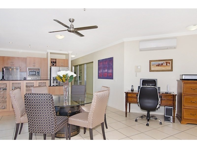 Unit 304/25 Wharf Street, Cairns City QLD 4870