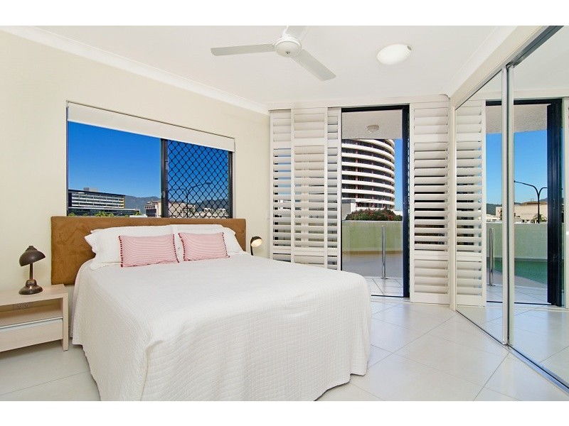 Unit 304/25 Wharf Street, Cairns City QLD 4870