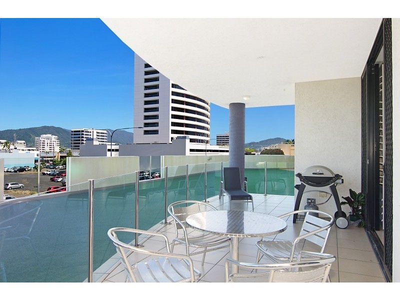 Unit 304/25 Wharf Street, Cairns City QLD 4870