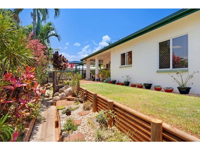 Unit 2/5 Julia Percy Close, Bentley Park QLD 4869