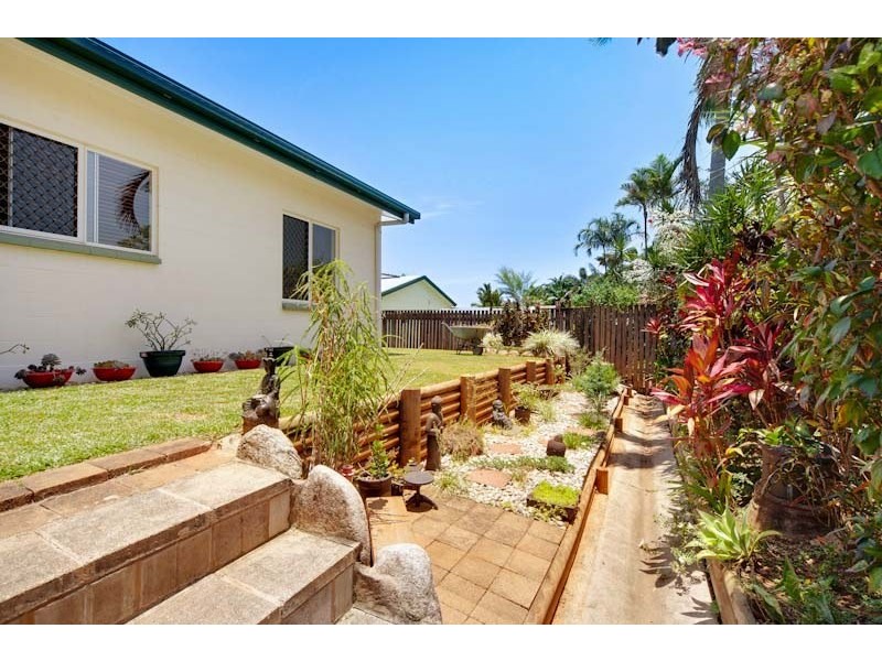 Unit 2/5 Julia Percy Close, Bentley Park QLD 4869