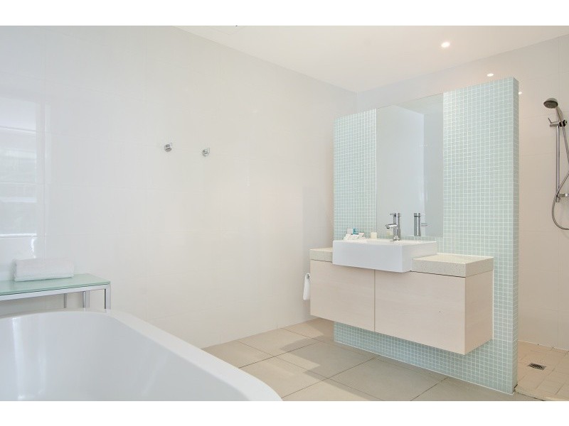 Unit 27/201 Lake Street, Cairns City QLD 4870