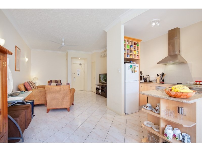 Unit 1805/2 Greenslopes Street, Cairns North QLD 4870