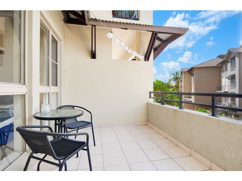 Unit 1805/2 Greenslopes Street, Cairns North QLD 4870