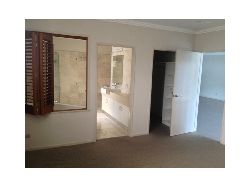 Unit 201/137 Collins Avenue, Edge Hill QLD 4870