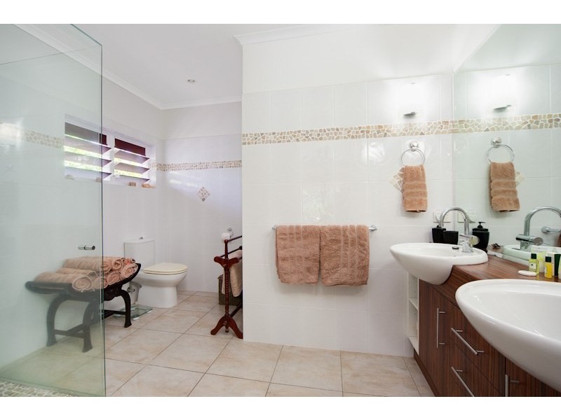 84 Cedar Road, Palm Cove QLD 4879
