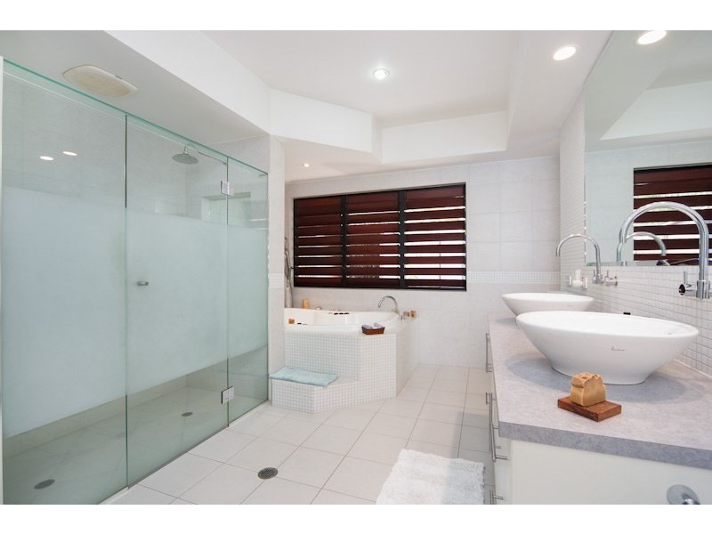 84 Cedar Road, Palm Cove QLD 4879