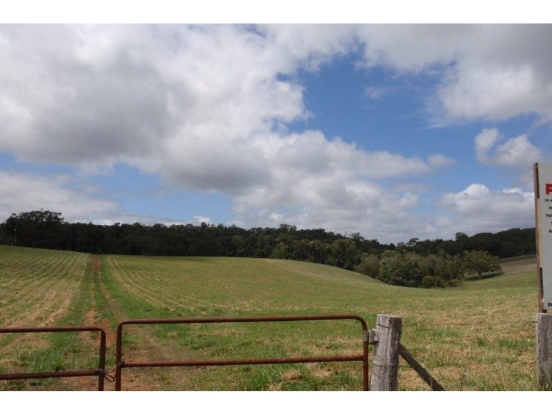 Lloyd Road, Tinaroo QLD 4872