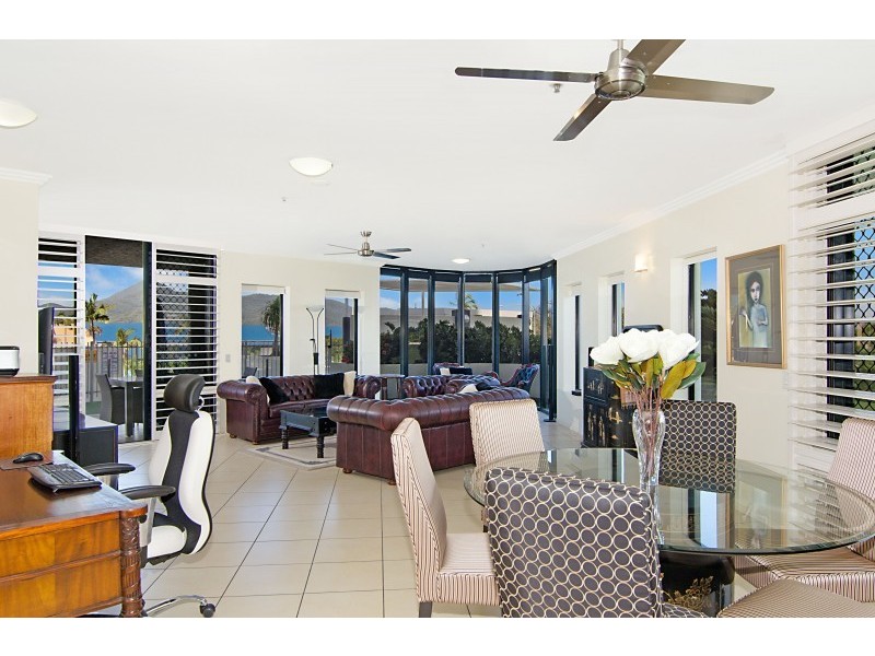 Unit 304/25 Wharf Street, Cairns City QLD 4870