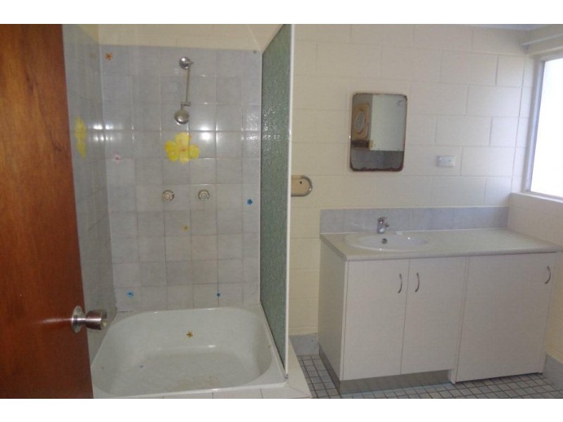 Unit 19/52 Pease Street, Cairns QLD 4870