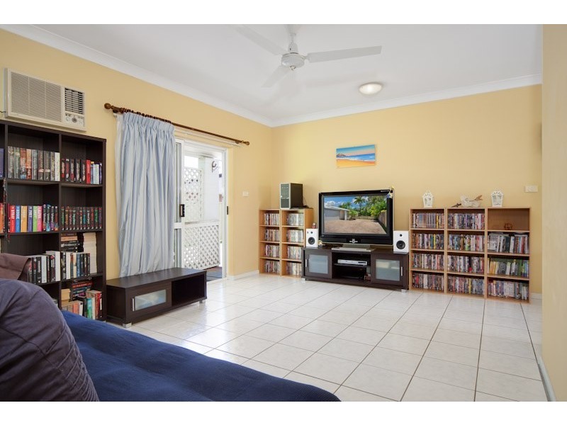 Unit 2/21 Nesbit Street, Whitfield QLD 4870