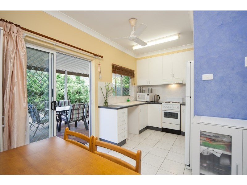 Unit 2/21 Nesbit Street, Whitfield QLD 4870