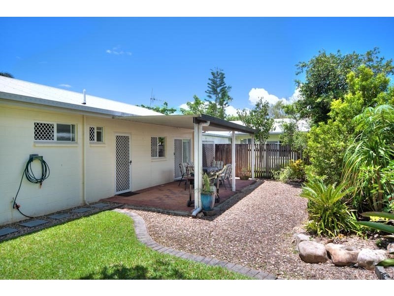 Unit 2/21 Nesbit Street, Whitfield QLD 4870
