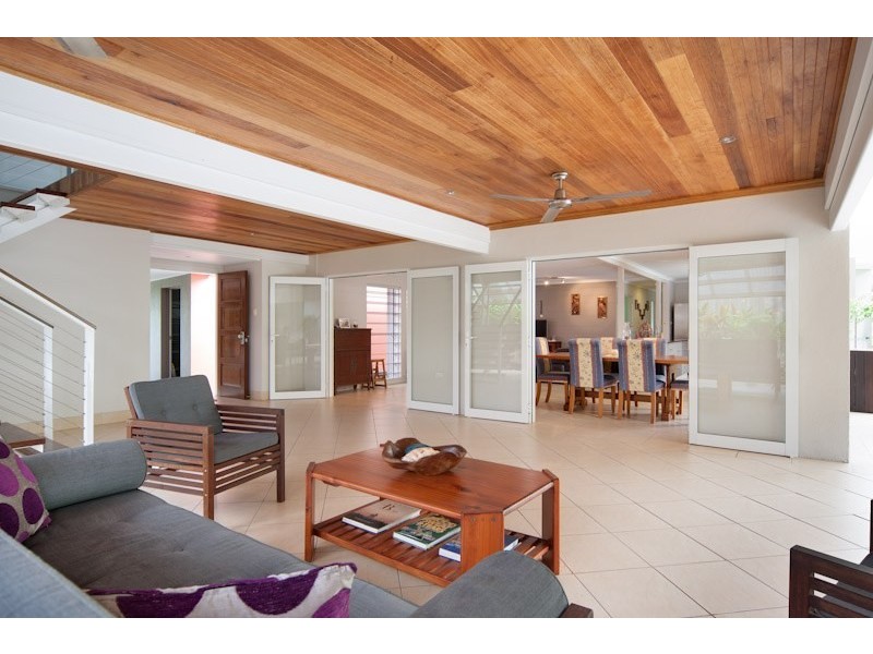 8 Talpa Close, Palm Cove QLD 4879