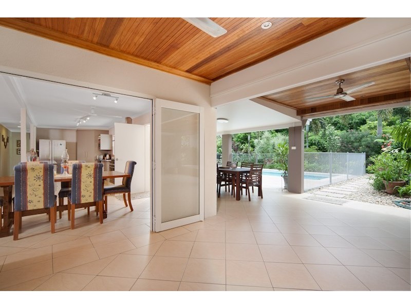 8 Talpa Close, Palm Cove QLD 4879