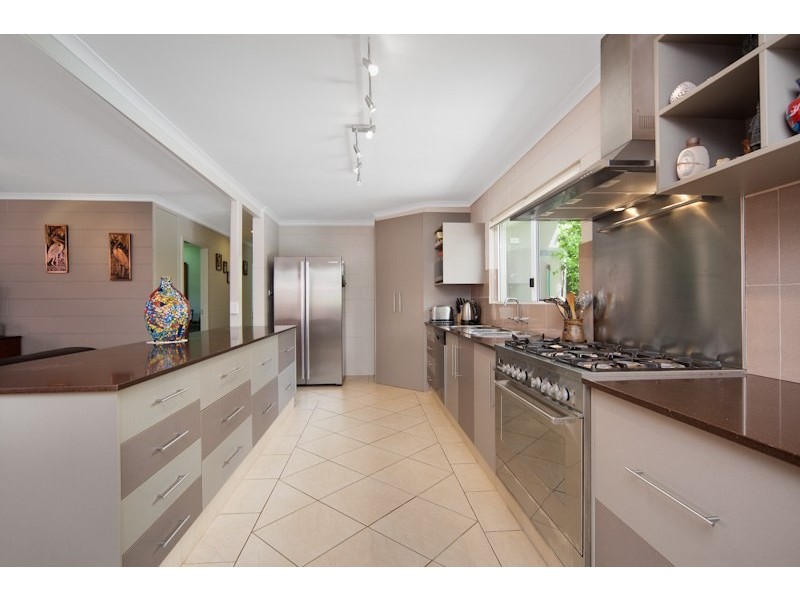 8 Talpa Close, Palm Cove QLD 4879