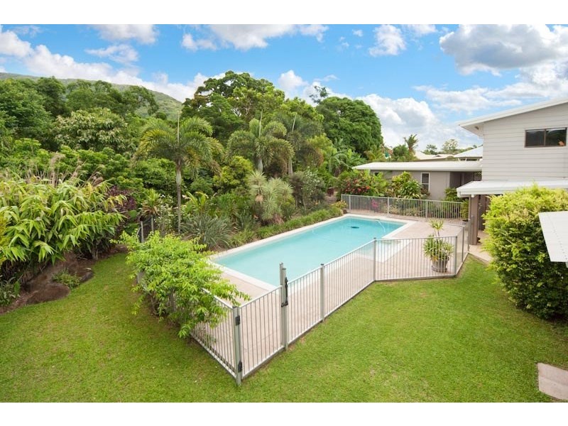 8 Talpa Close, Palm Cove QLD 4879