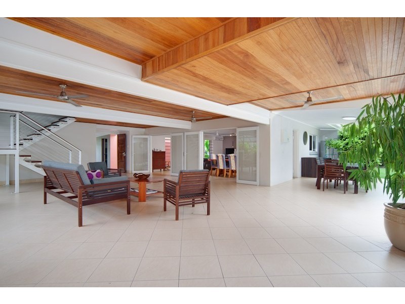 8 Talpa Close, Palm Cove QLD 4879