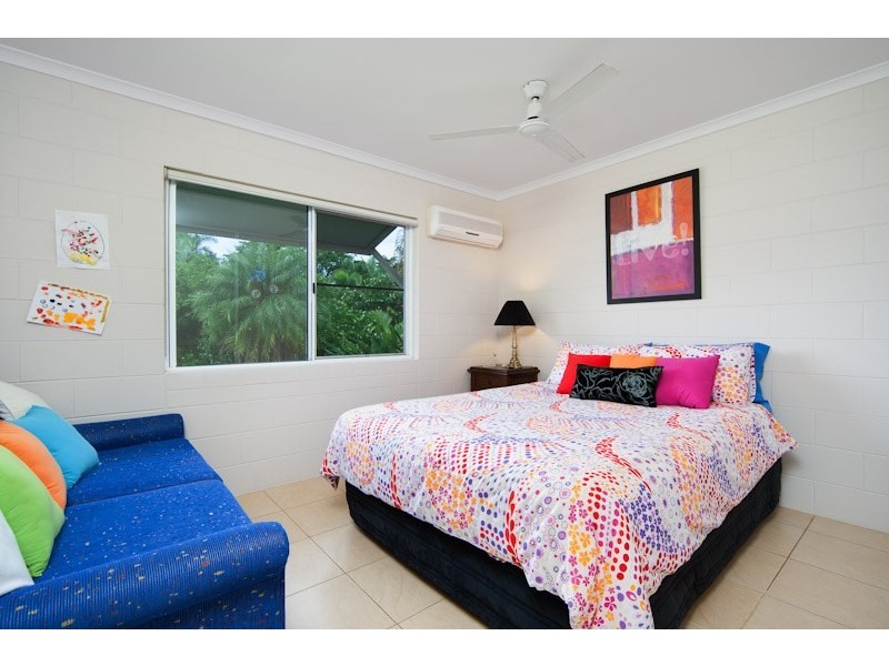 8 Talpa Close, Palm Cove QLD 4879