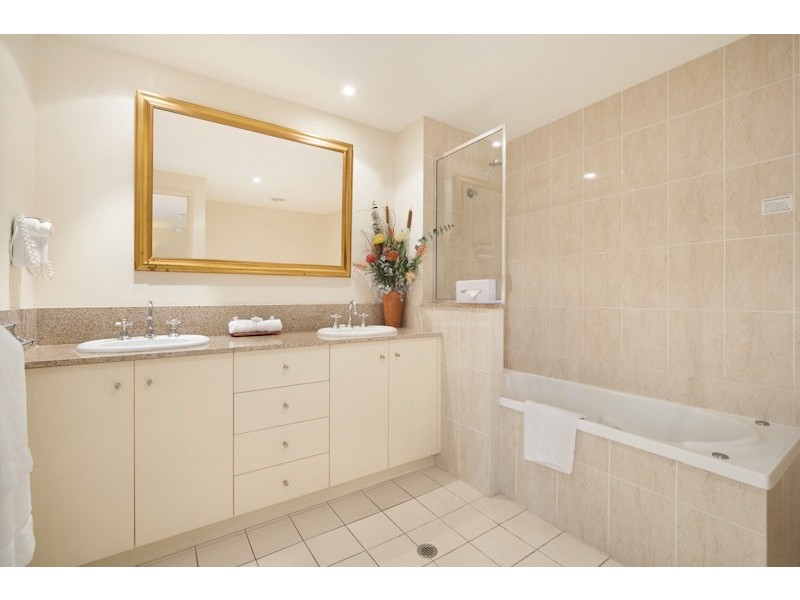 Unit 1618/2 Greenslopes Street, Cairns North QLD 4870