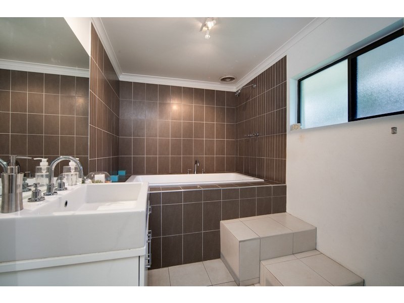 1 View Street, Brinsmead QLD 4870