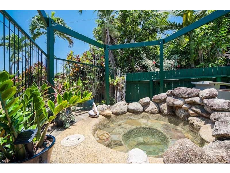 Unit 2/5 Julia Percy Close, Bentley Park QLD 4869