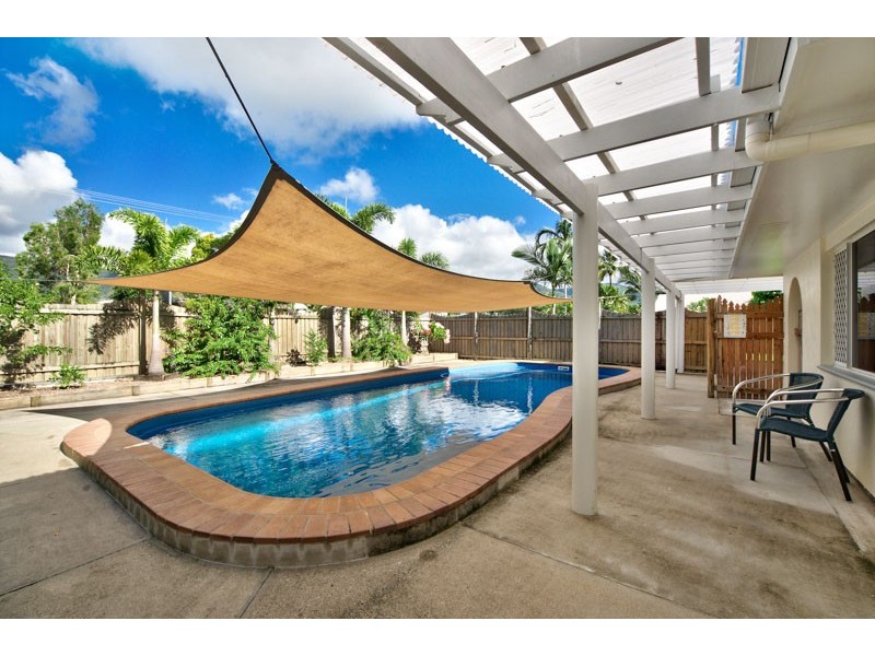 18 Cayley Street, Trinity Beach QLD 4879